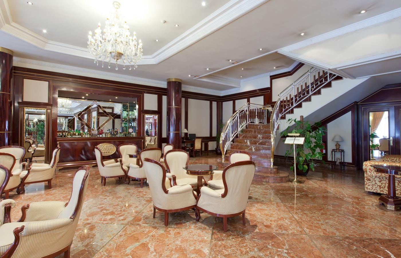 Hotel Alameda Palace Salamanca Kültér fotó Lobby