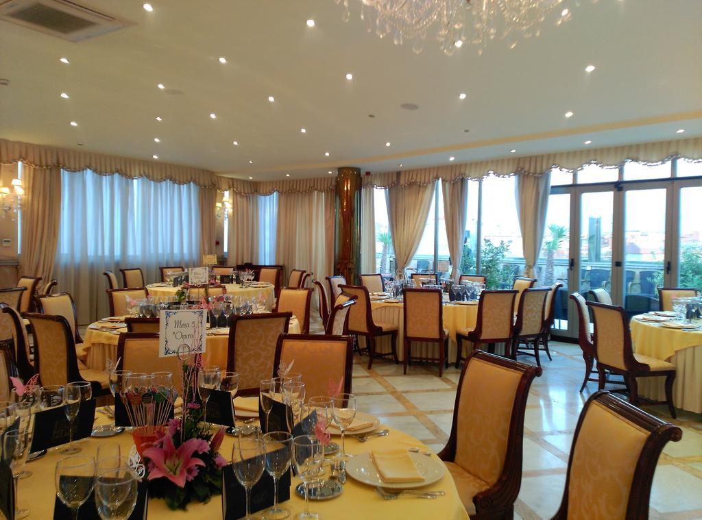 Hotel Alameda Palace Salamanca Kültér fotó Restaurant