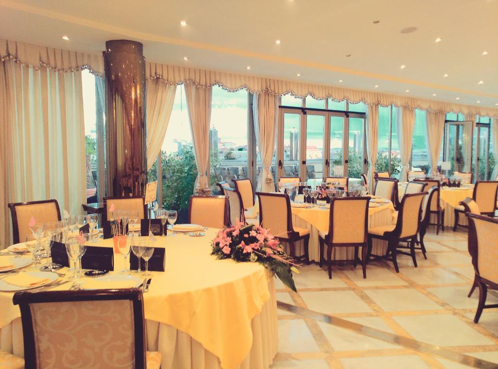 Hotel Alameda Palace Salamanca Kültér fotó Restaurant