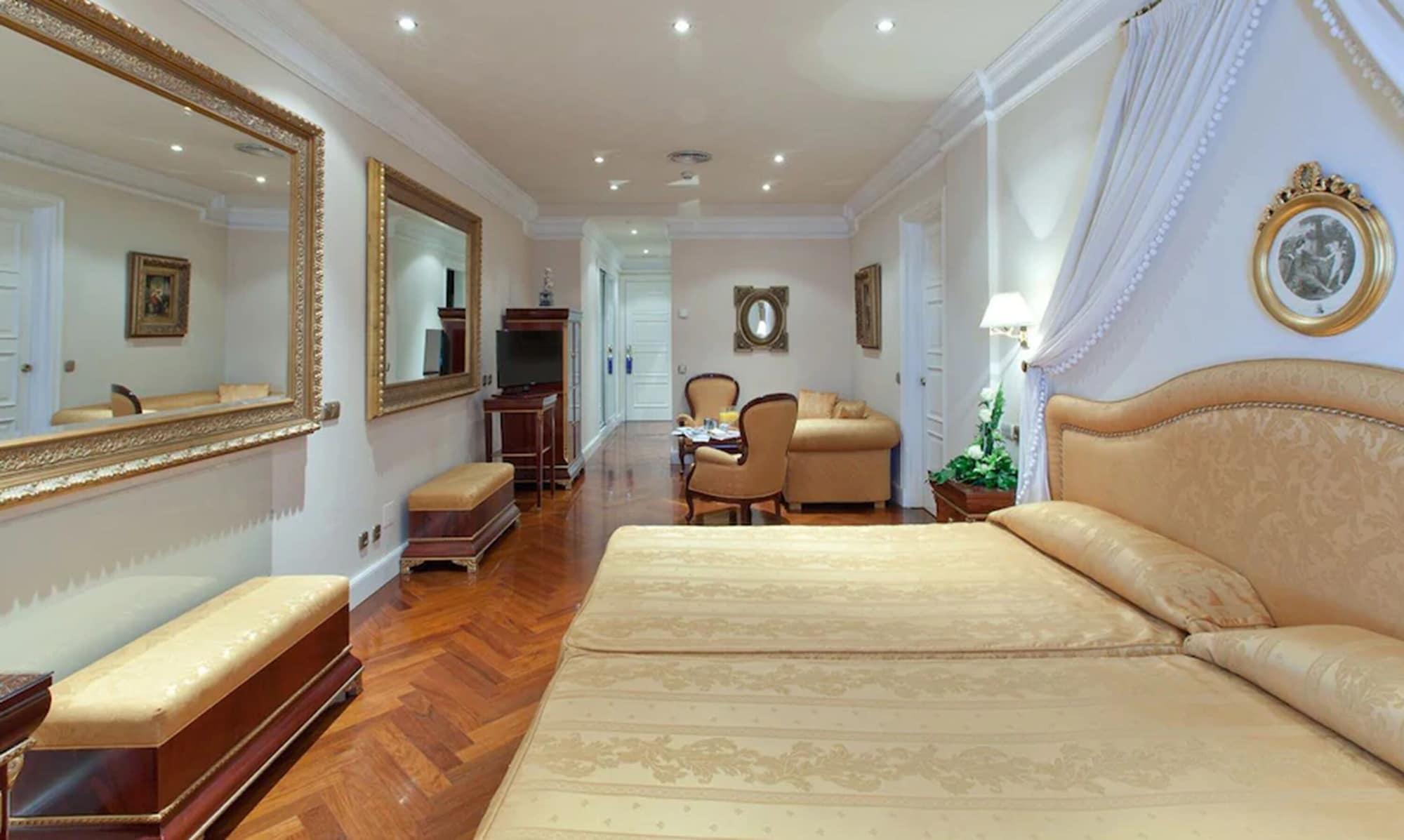 Hotel Alameda Palace Salamanca Kültér fotó A suite at the hotel