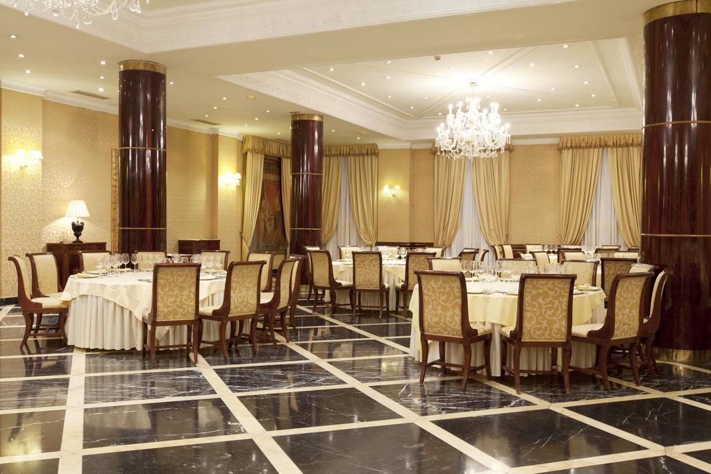 Hotel Alameda Palace Salamanca Kültér fotó Restaurant