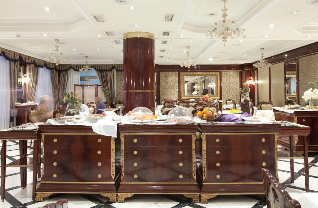 Hotel Alameda Palace Salamanca Kültér fotó The buffet at the restaurant