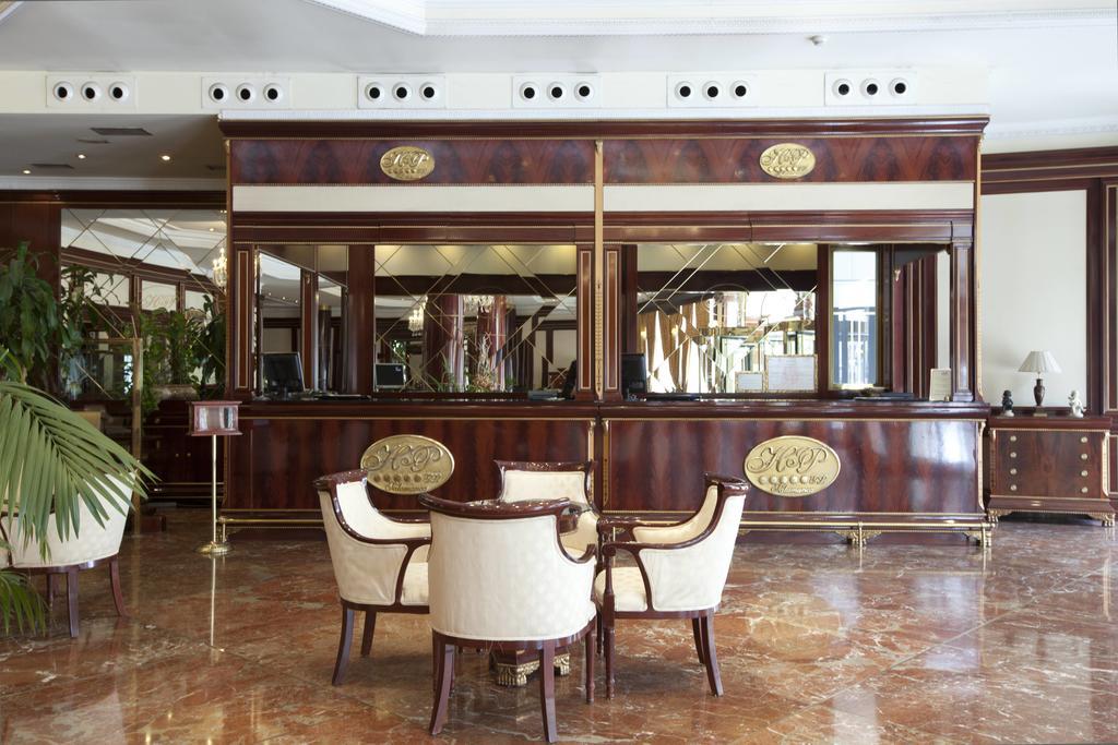 Hotel Alameda Palace Salamanca Kültér fotó The lobby of the hotel