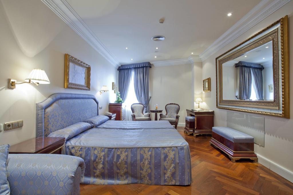 Hotel Alameda Palace Salamanca Kültér fotó A room at the hotel